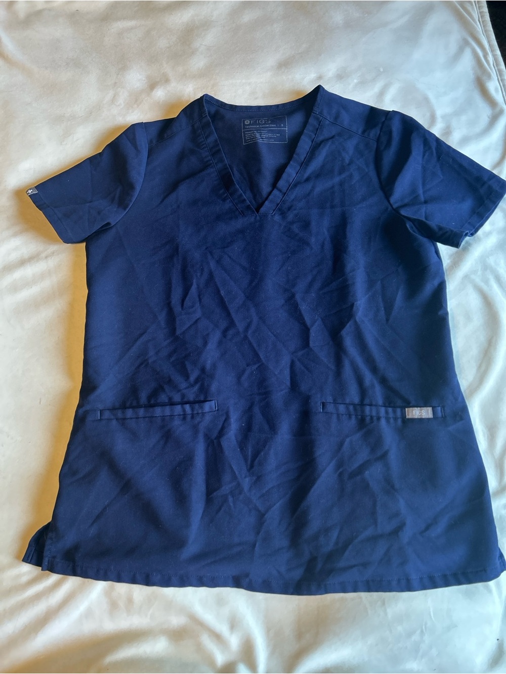 Figs Womens V-Neck 2 pocket Scrub Top in Navy